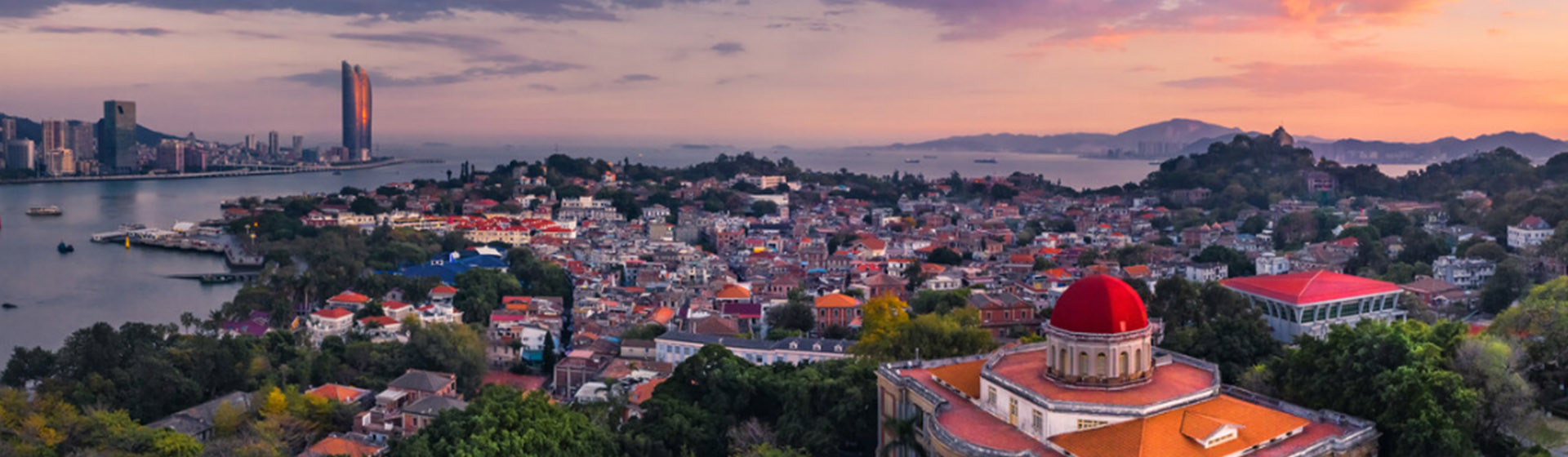 【作夥逗陣去旅行】金廈小三通~四人出團 經典閩南三城 泉州雙塔影、古樸華安土樓、浪漫鼓浪嶼、中山步行街五天四夜